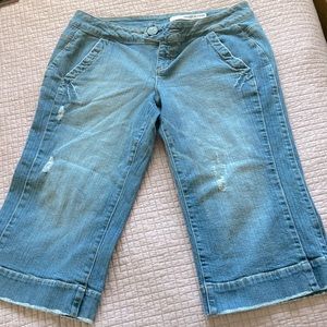 SUPER CUTE!! Junior/Misses DKNY  distressed denim capris.  Size 13.